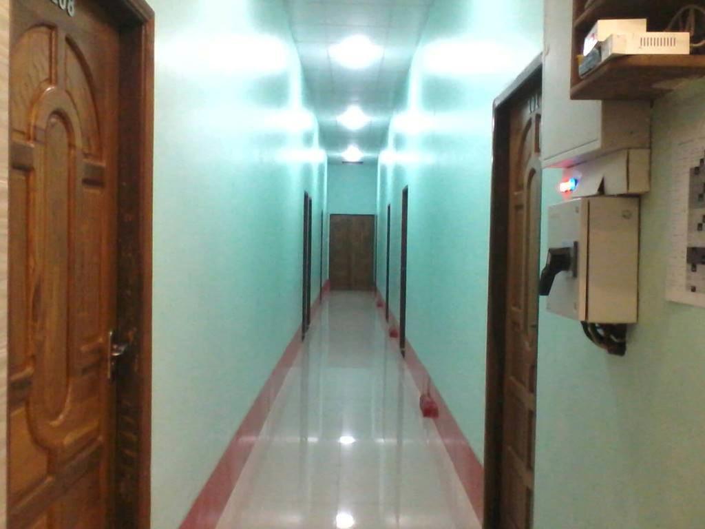 Aung Tha Pyay Hotel 3 Γιανγκόν Δωμάτιο φωτογραφία